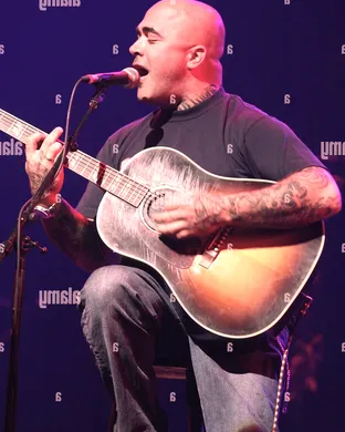 Aaron Lewis