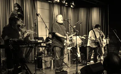 Los Lobos